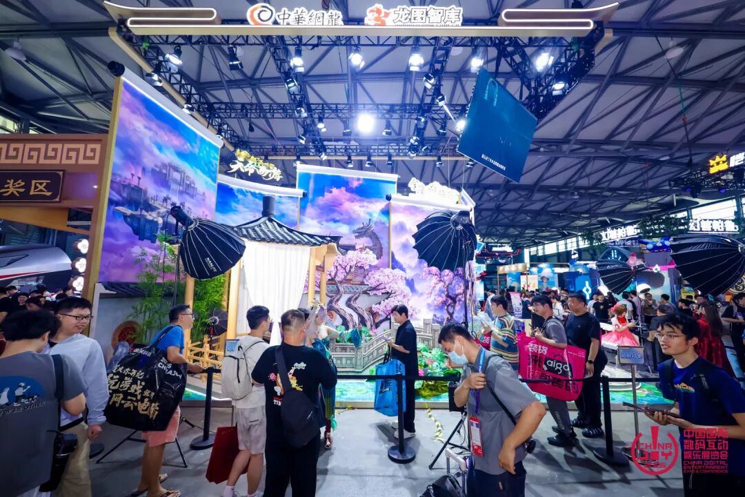 43.89万人次再创新高!第23届ChinaJoy圆满落幕:感谢有你,共赴这场“与AI同游”的盛夏之约 https://cms3.chinajoy.net/157/upload/resources/image/103556.jpg?token=Bearer eyJhbGciOiJIUzUxMiJ9.eyJpc3MiOiJlY2hpc2FuIiwic3ViIjoie1wiY2xpZW50XCI6XCJXRUJcIixcInR5cGVcIjpcIlVTRVJcIixcIm5hbWVcIjpcInVzZXIyX2FwaVwiLFwic2lnbmF0dXJlXCI6bnVsbCxcImV4cGlyZXNfaW5cIjoxODAwMDAwMH0iLCJpYXQiOjE3ODU4MzQ1ODEsImV4cCI6MTc4NTg1MjU4MX0.HoThmgOAUMt0EpWerAm8NYzl6DOy1GtDxDIOGVxXjea3HVMpGDIiP16BBotix2abTm3MiXT5hcOKdUHNC1Lp7g